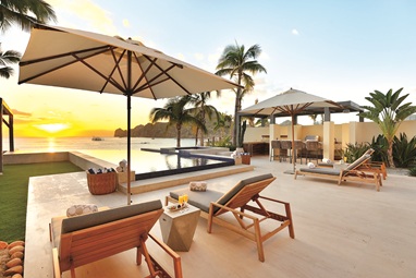 Luxury real estate broker consult with property buyer in Cabo